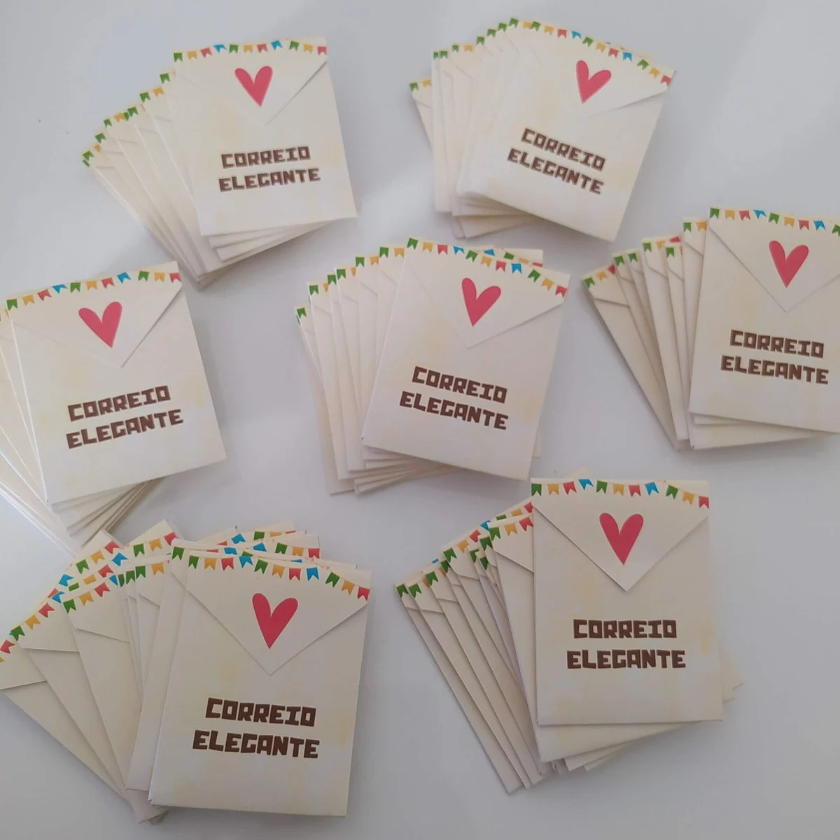 Cartas coloridas do correio elegante.